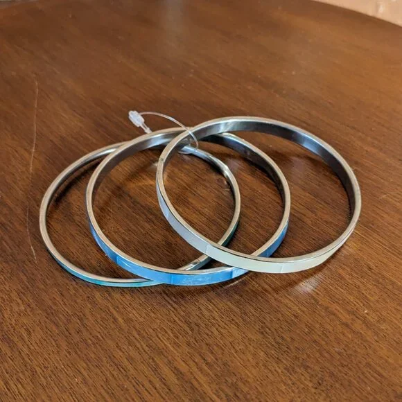 3 Shell Bangle Bracelets - Picture 2 of 3
